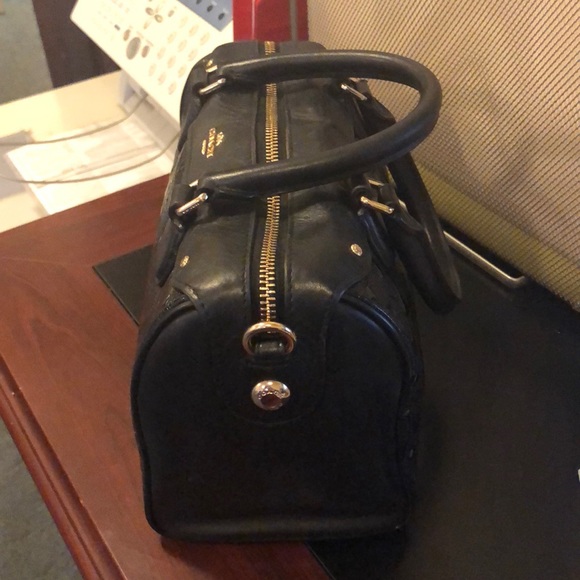 Black used coach purse in fair condition - Picture 2 of 4
